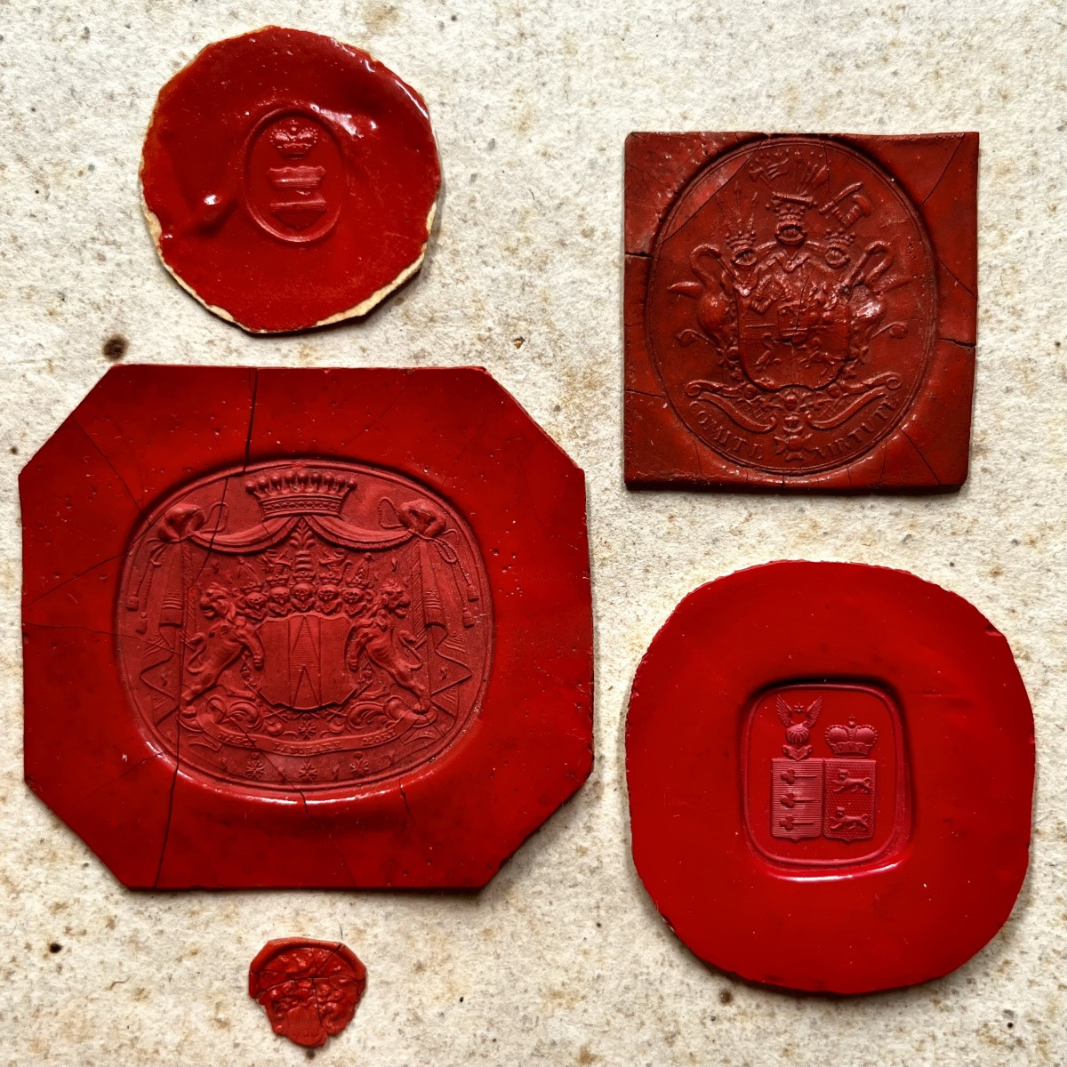 18th And 19th Century Wax Seals In An Antique Gilded Wood Frame 18th 19th Century-photo-4
