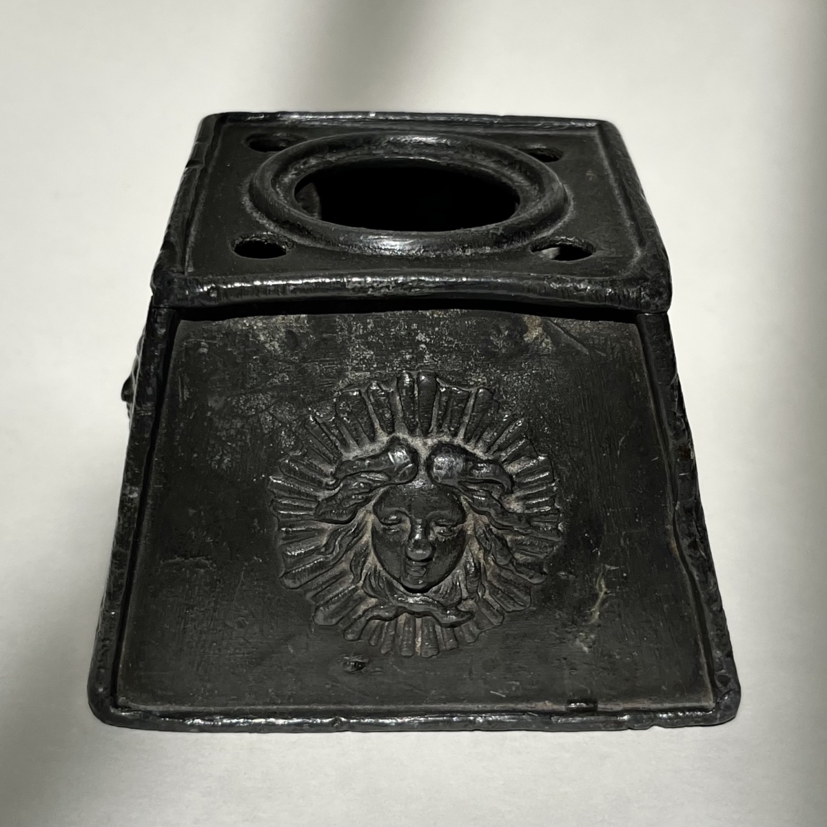 Cast-lead Inkwell Decorated With Medusa Heads – 19th Century -photo-2