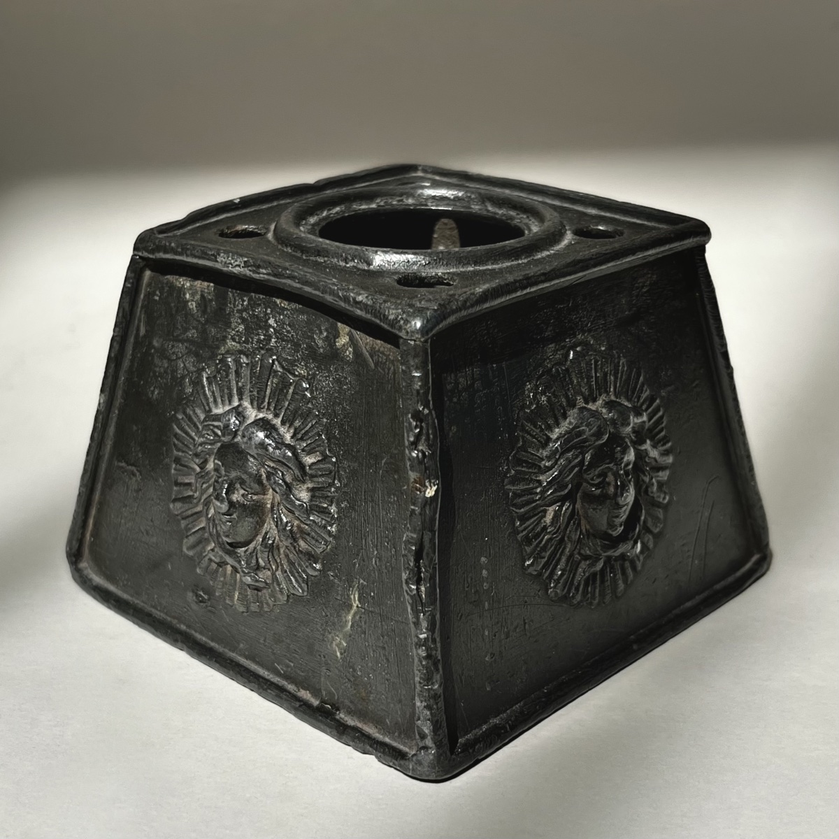 Cast-lead Inkwell Decorated With Medusa Heads – 19th Century -photo-3