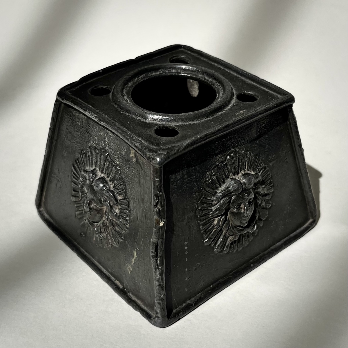 Cast-lead Inkwell Decorated With Medusa Heads – 19th Century -photo-3