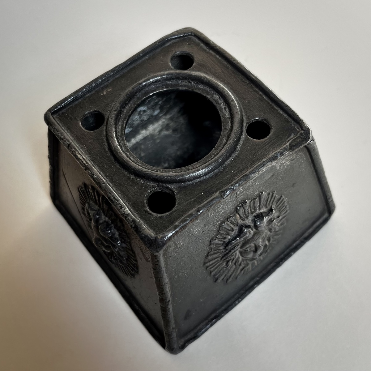 Cast-lead Inkwell Decorated With Medusa Heads – 19th Century -photo-4