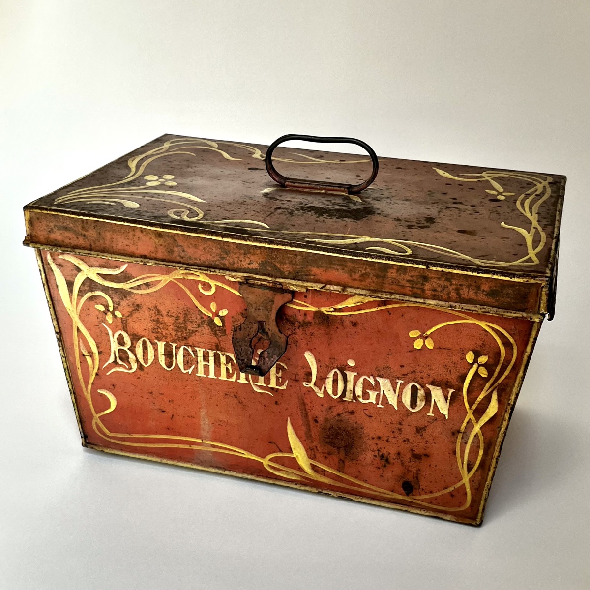 Rare caisse de livraison de boucherie en tôle peinte – « Boucherie Loignon » – vers 1900-photo-1