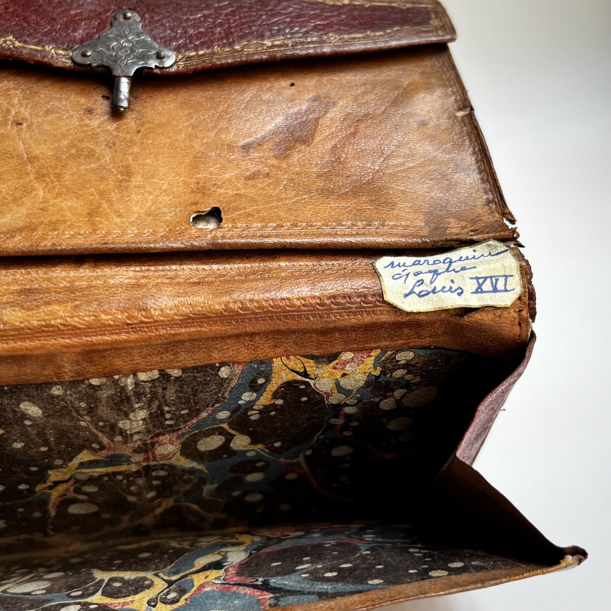 Red Morocco Leather Wallet With Gold-embossed Decorative Motifs, 18th Century-photo-1