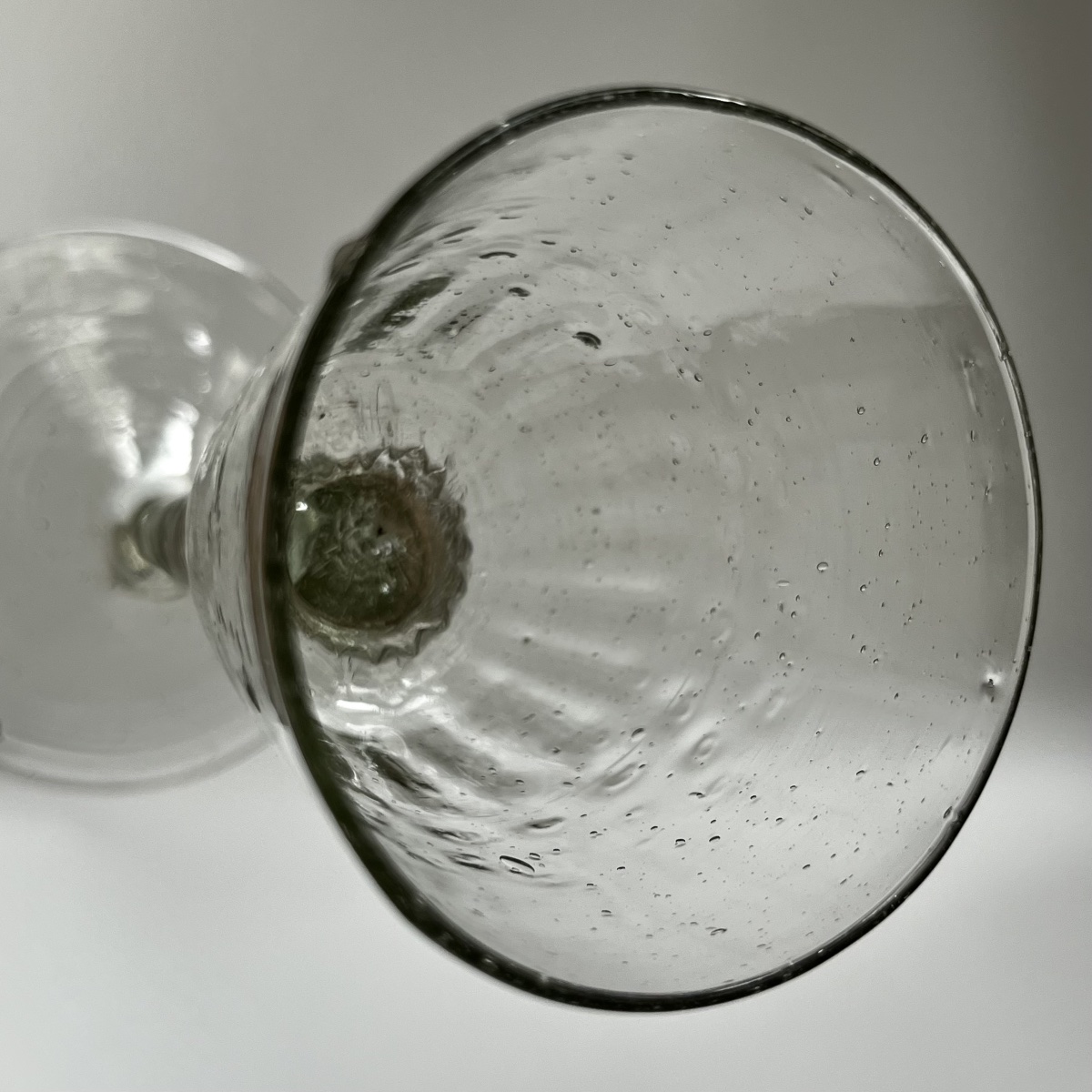 18th-century Glass With A Twisted Stem And Honeycomb-patterned Bowl; 18th-century Hand-blown Fern Glass-photo-4
