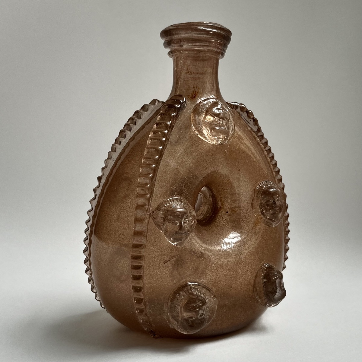 La Margeride - Blown-glass Ring-shaped Flask Decorated With Mascarons, 18th Century-photo-2