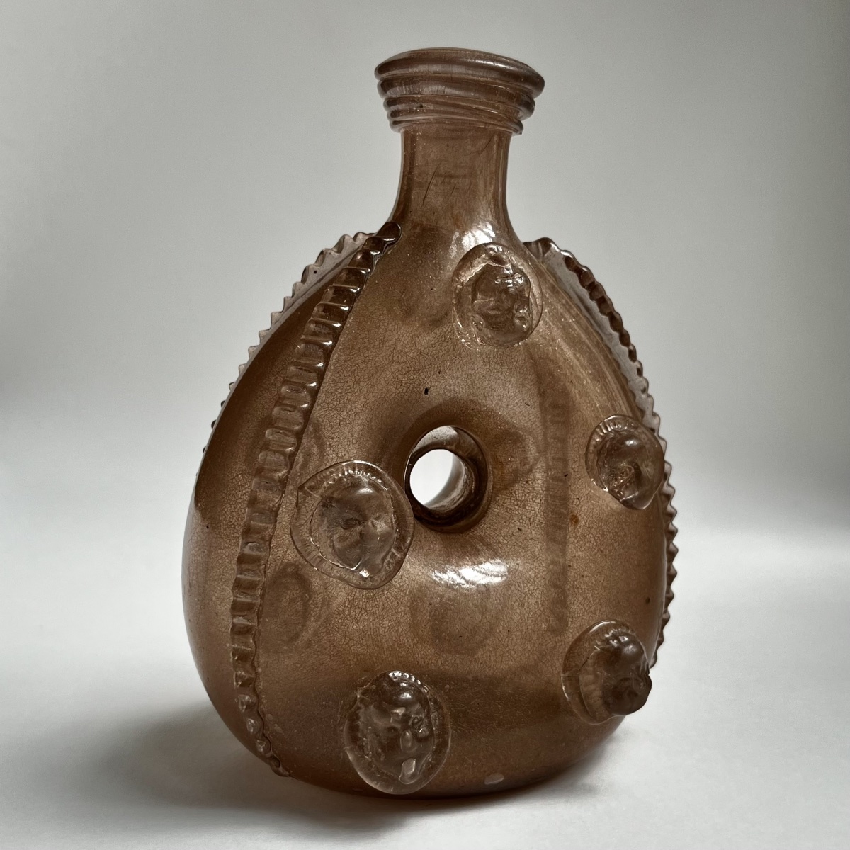 La Margeride - Blown-glass Ring-shaped Flask Decorated With Mascarons, 18th Century-photo-4
