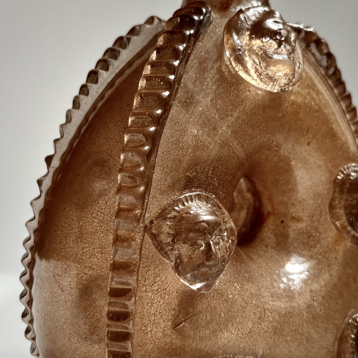La Margeride - Blown-glass Ring-shaped Flask Decorated With Mascarons, 18th Century-photo-3