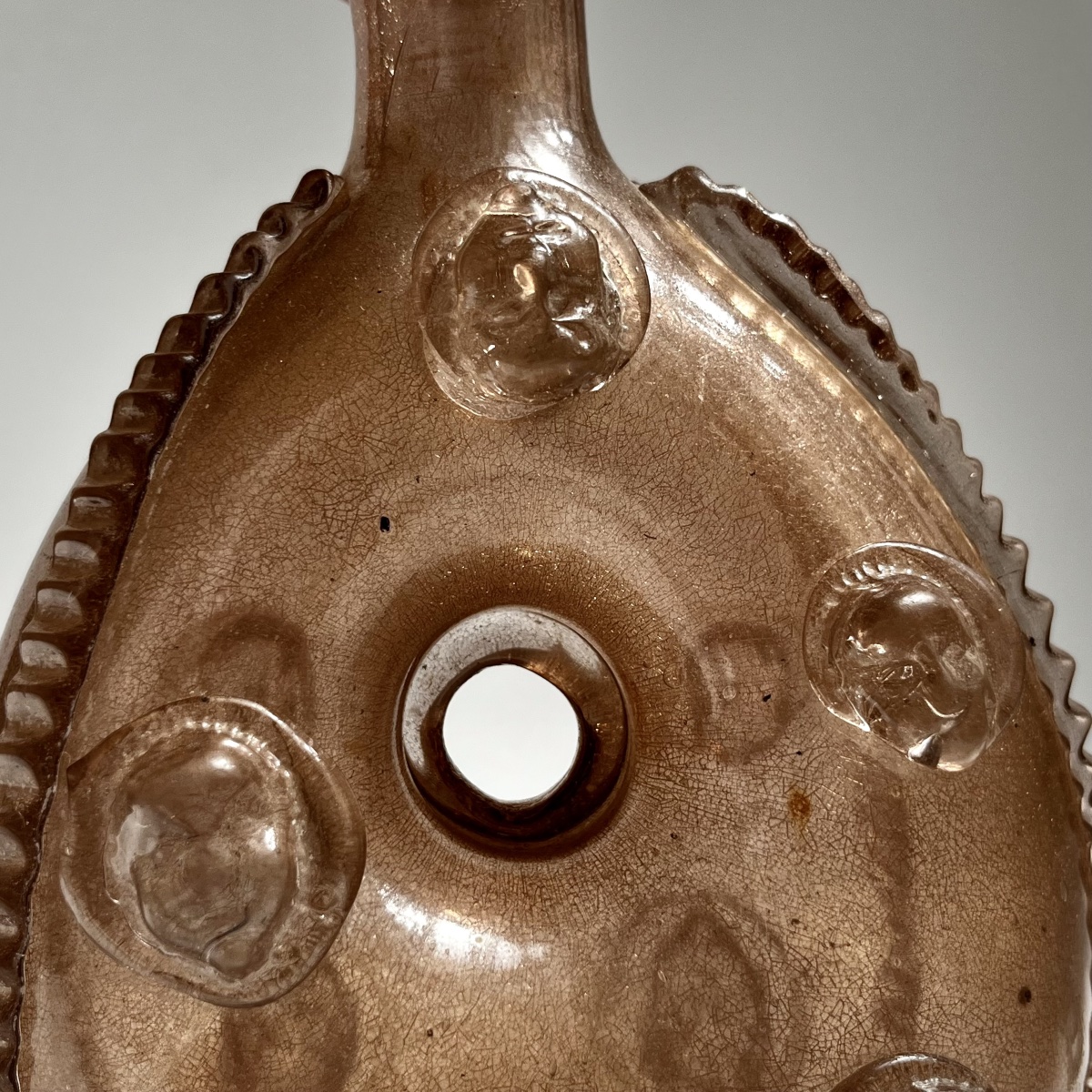 La Margeride - Blown-glass Ring-shaped Flask Decorated With Mascarons, 18th Century-photo-5