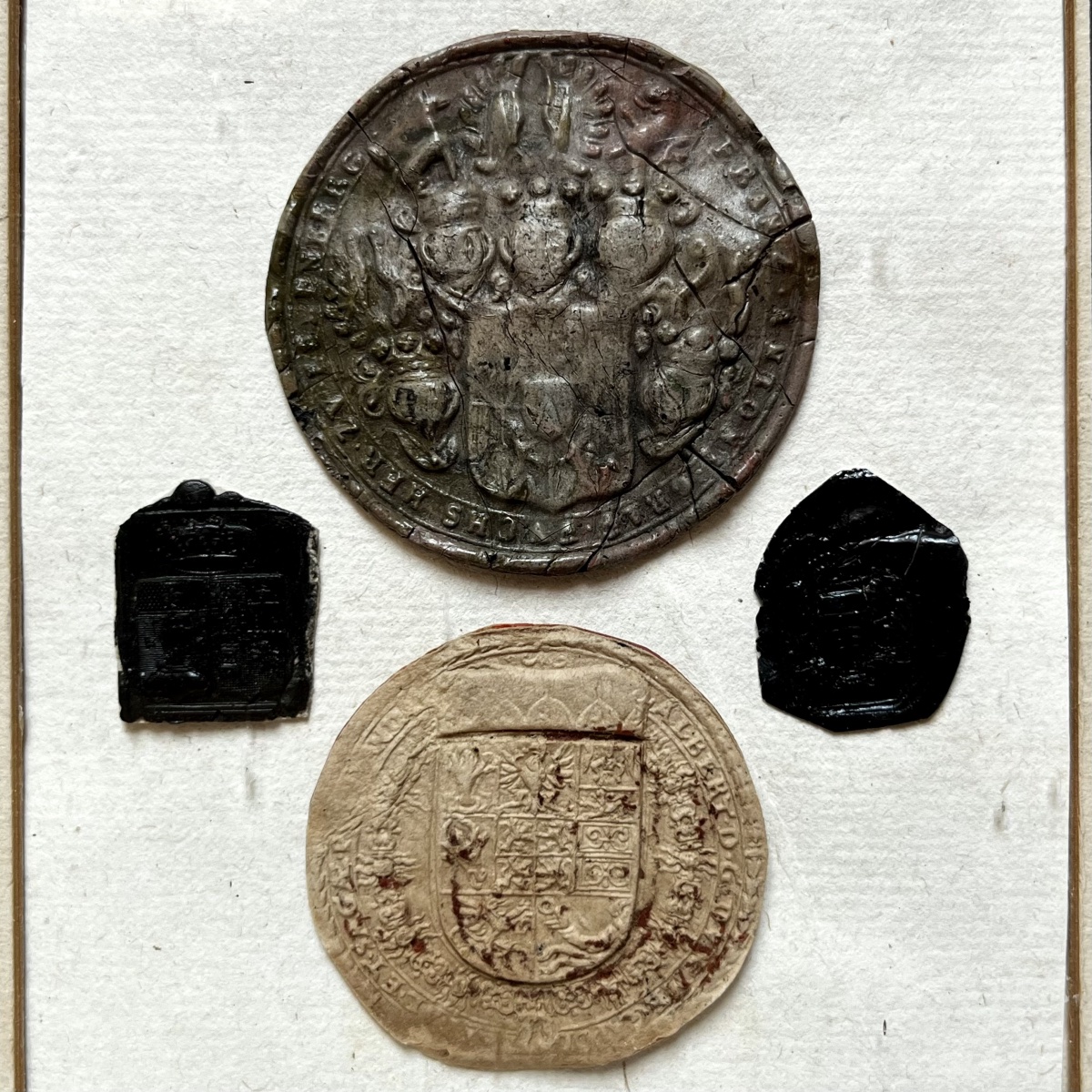 18th- And 19th-century Wax Seals In A Small Antique Gilded Wooden Frame From The 18th And 19th Centuries-photo-4