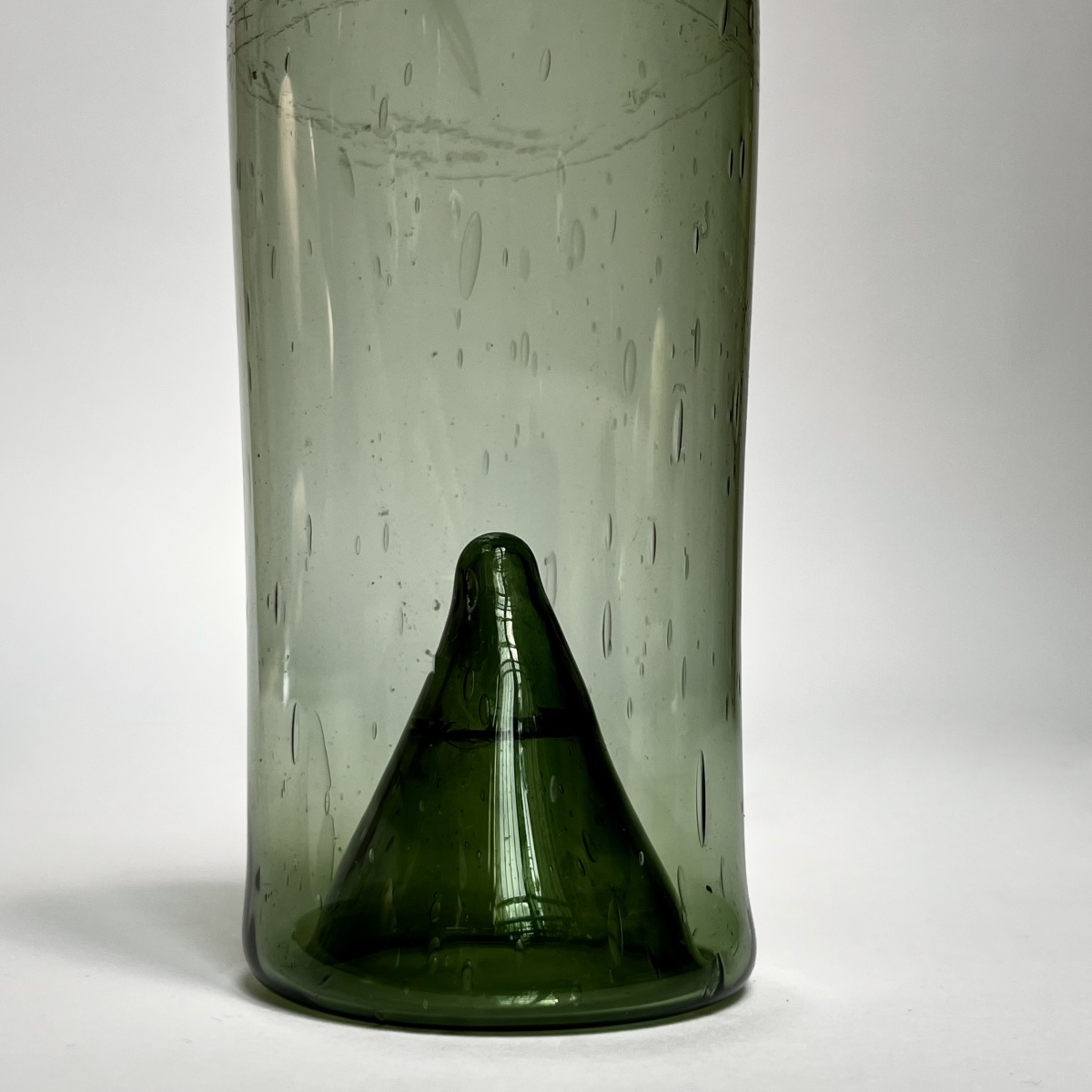 Bouteille à liqueur en verre teinté vert XVIIIe siècle verre soufflé 18e-photo-1