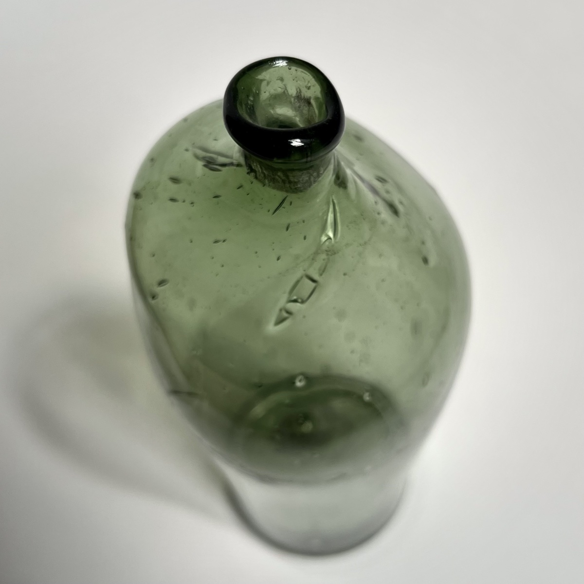Bouteille à liqueur en verre teinté vert XVIIIe siècle verre soufflé 18e-photo-5