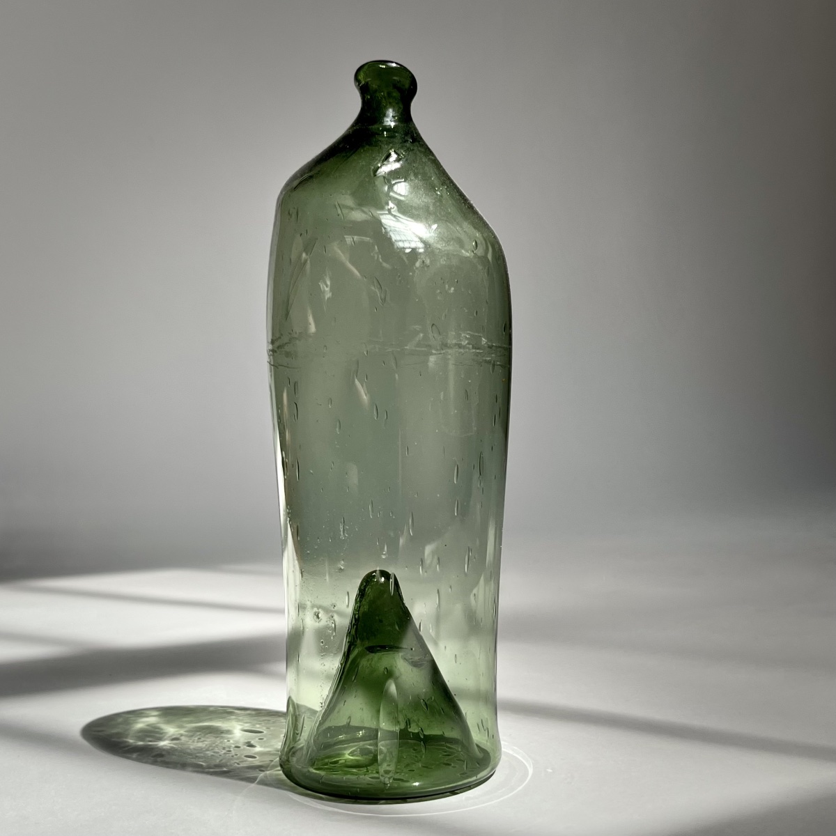 Bouteille à liqueur en verre teinté vert XVIIIe siècle verre soufflé 18e-photo-7