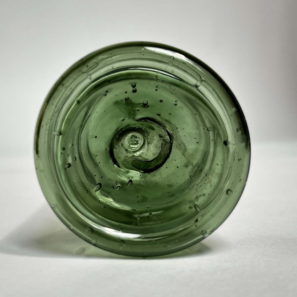 Bouteille à liqueur en verre teinté vert XVIIIe siècle verre soufflé 18e-photo-8