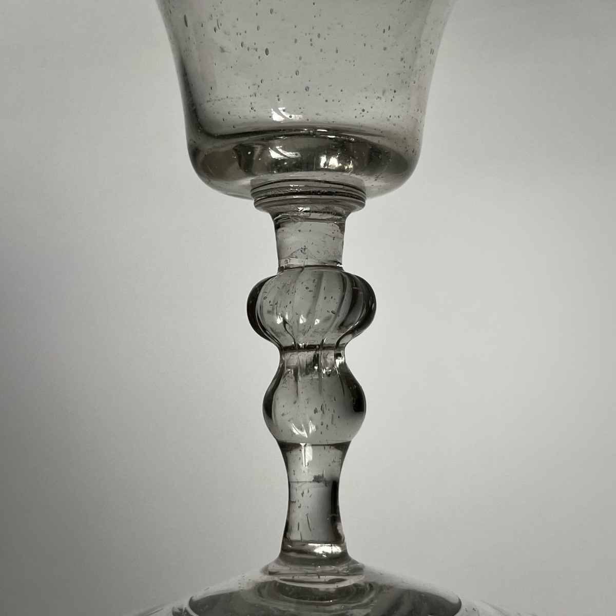 Verre campaniforme à jambe à double noeud du XVIIIe siècle 18e-photo-2