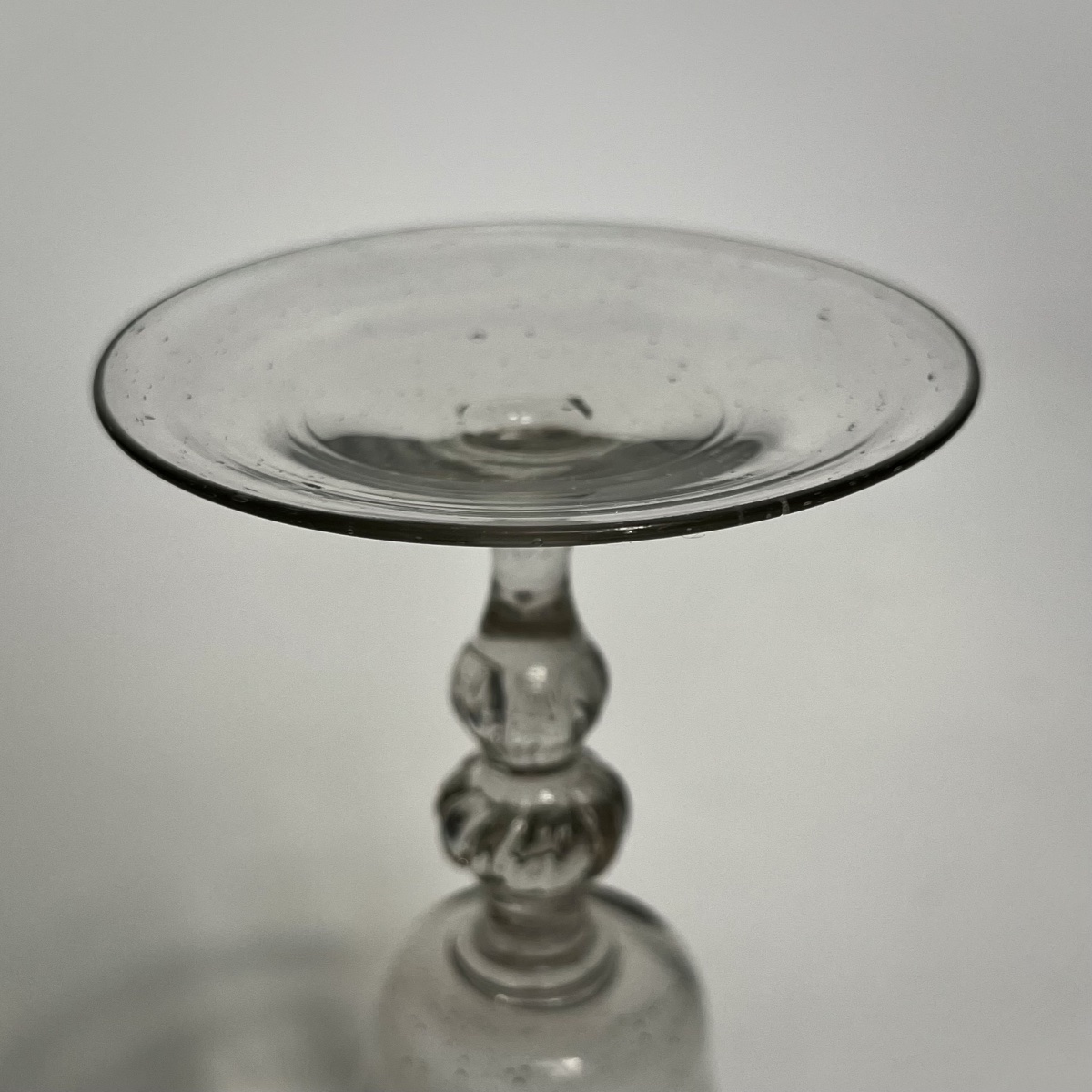 Verre campaniforme à jambe à double noeud du XVIIIe siècle 18e-photo-3