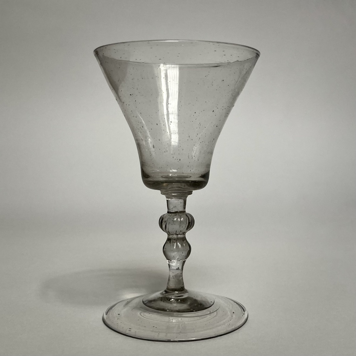 Verre campaniforme à jambe à double noeud du XVIIIe siècle 18e-photo-3