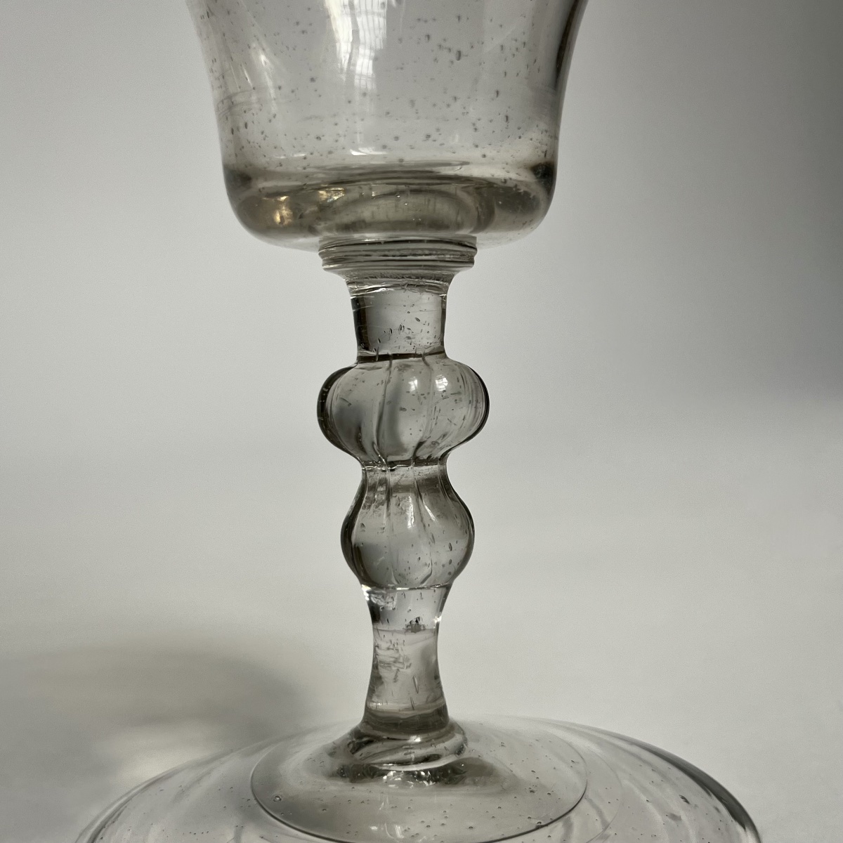 Verre campaniforme à jambe à double noeud du XVIIIe siècle 18e-photo-4