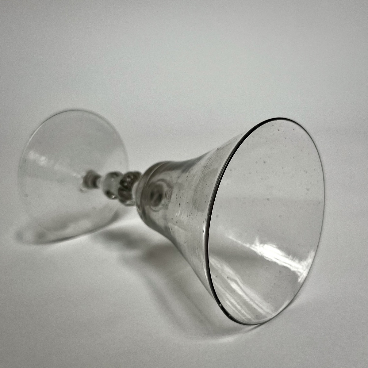 Verre campaniforme à jambe à double noeud du XVIIIe siècle 18e-photo-5