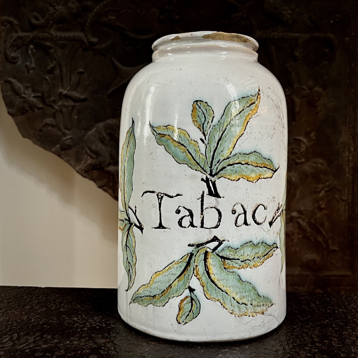Important pot à tabac du XVIIIe siècle en faïence de Paris ou de Saint Omer, 18e 