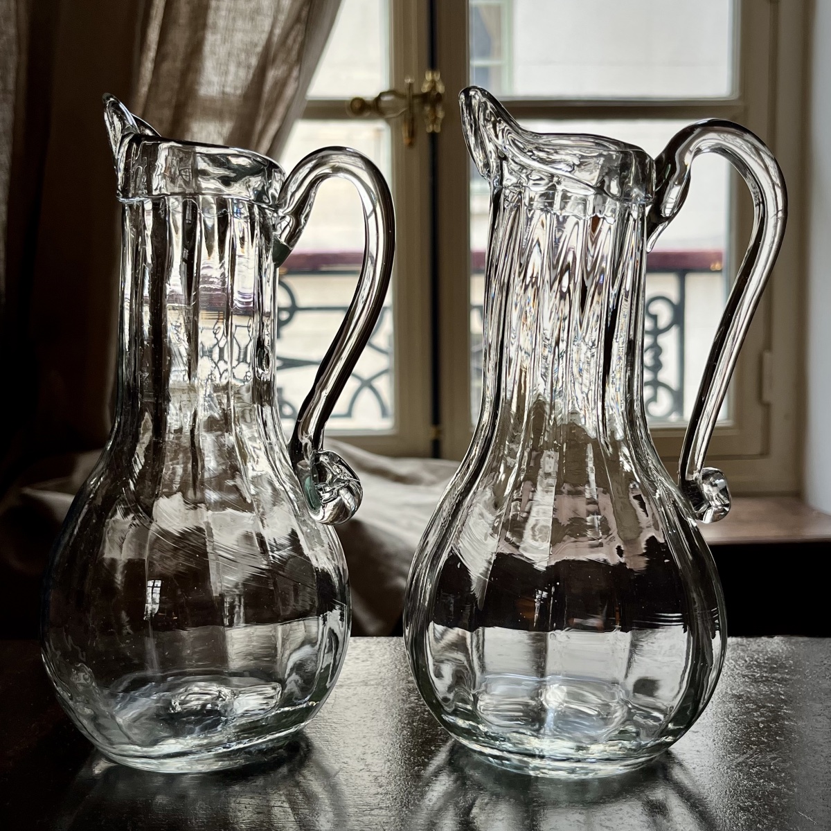 Paire de pichets normands à côtes en verre soufflé du XIXe siècle art populaire 19e-photo-2