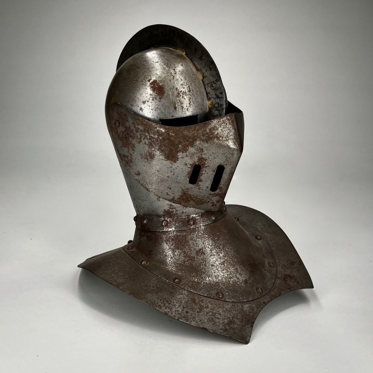 Armet décoratif en métal - Casque clos de style Haute Époque - XXe siècle-photo-2