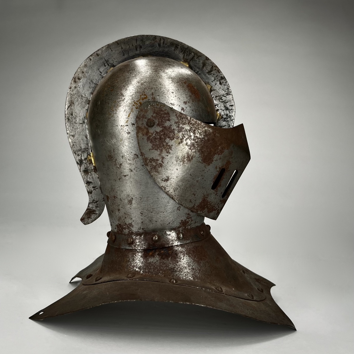 Armet décoratif en métal - Casque clos de style Haute Époque - XXe siècle-photo-3