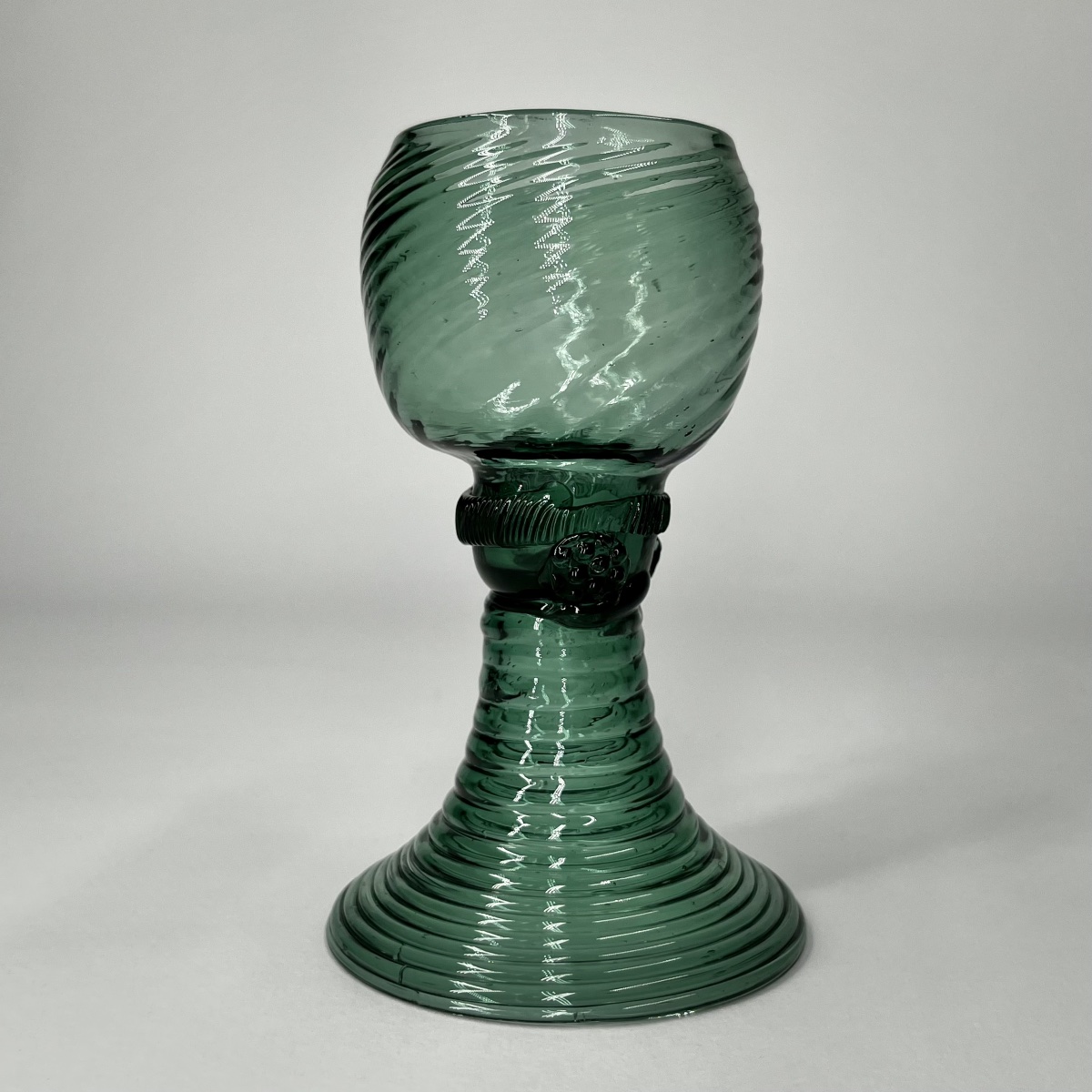 Verre à vin Römer d'Allemagne ou des Pays-bas, XVIIIe siècle verre soufflé 18e