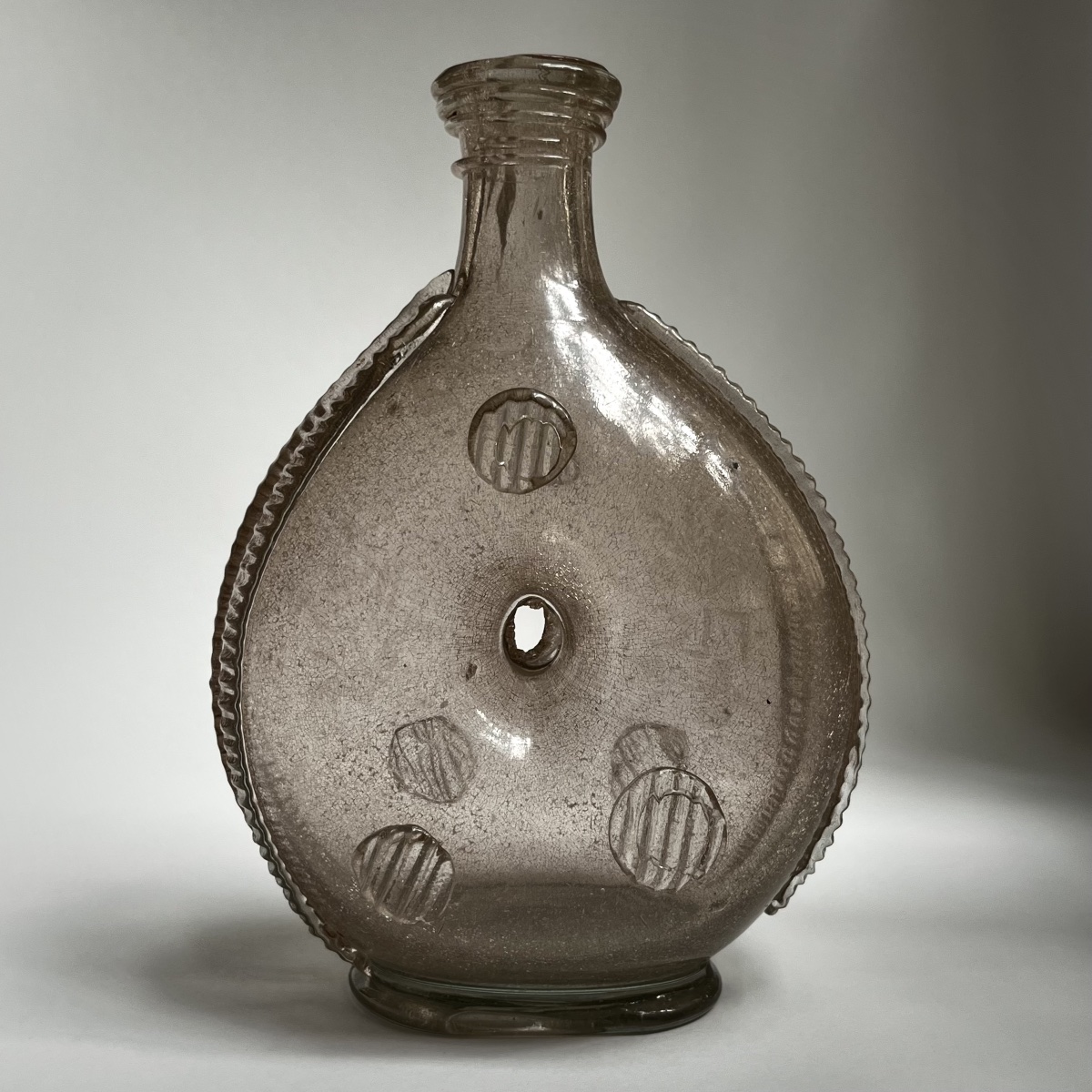 La Margeride - Blown-glass Ring-shaped Flask With Engraved Decoration, 18th-century Folk Art-photo-1