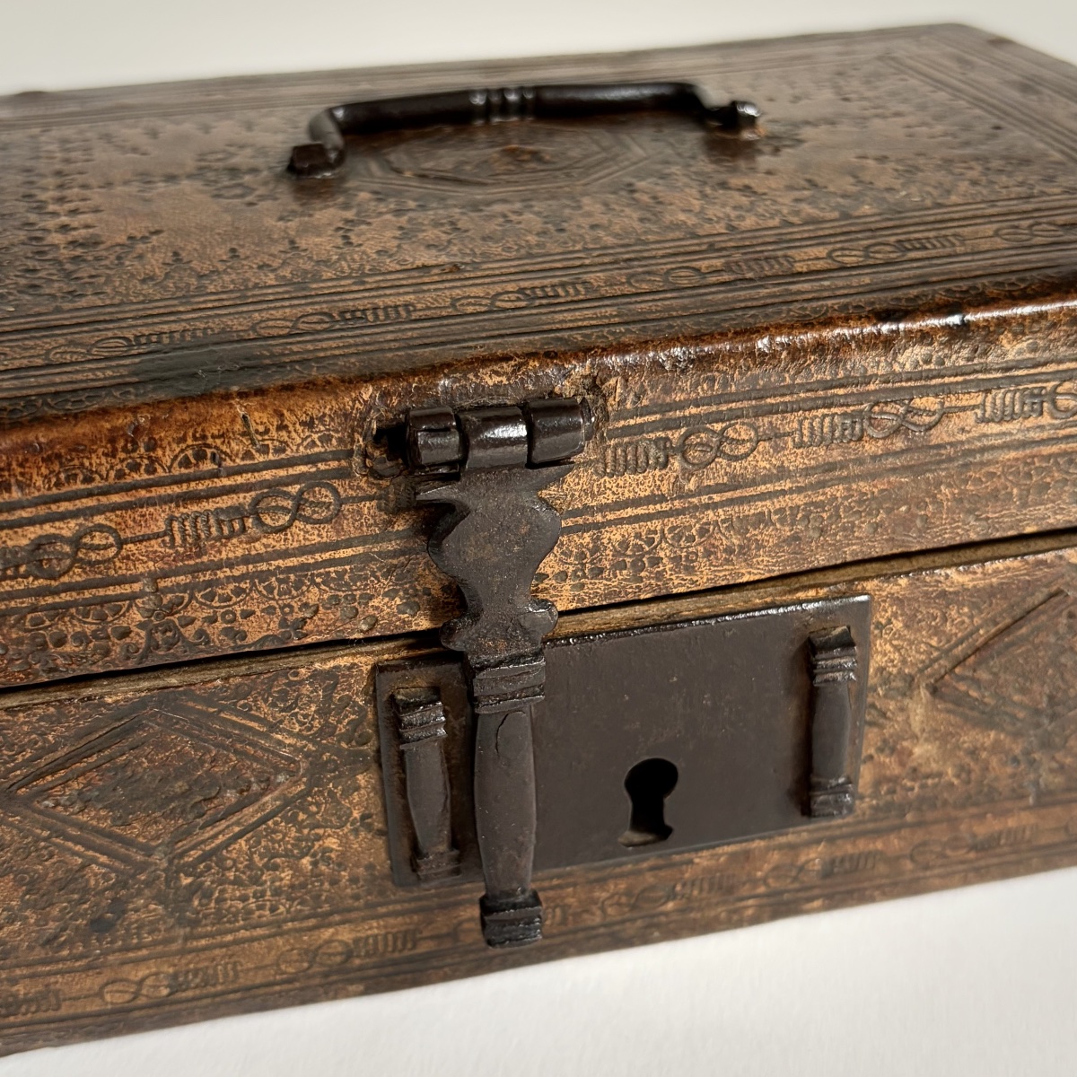 Louis XIV-era Embossed Leather Messenger's Case—late 17th To Early 18th Century -photo-5