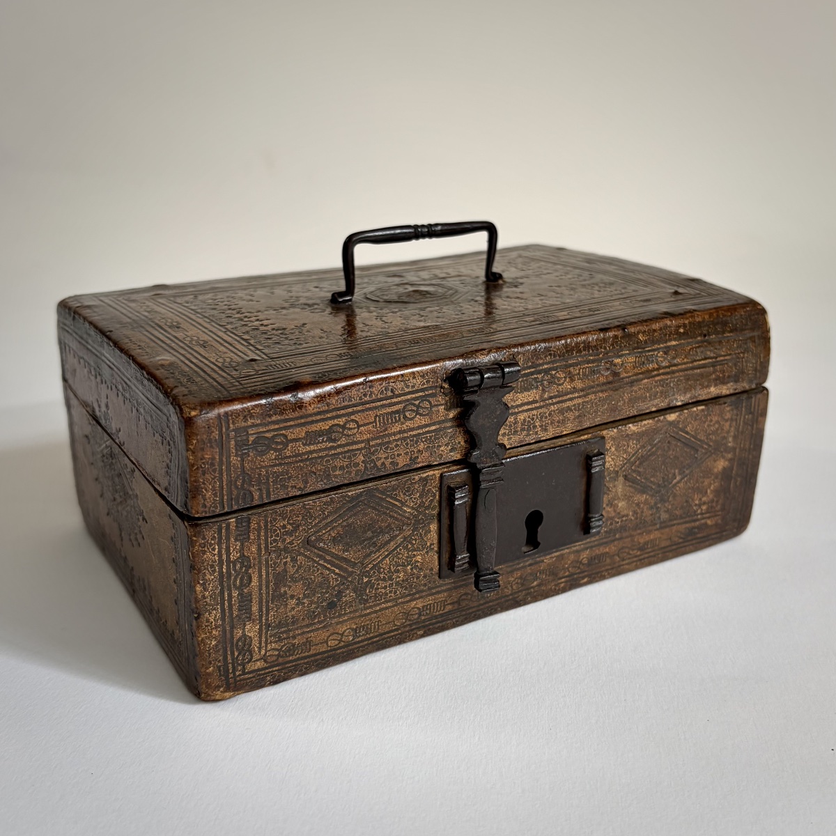 Louis XIV-era Embossed Leather Messenger's Case—late 17th To Early 18th Century -photo-7
