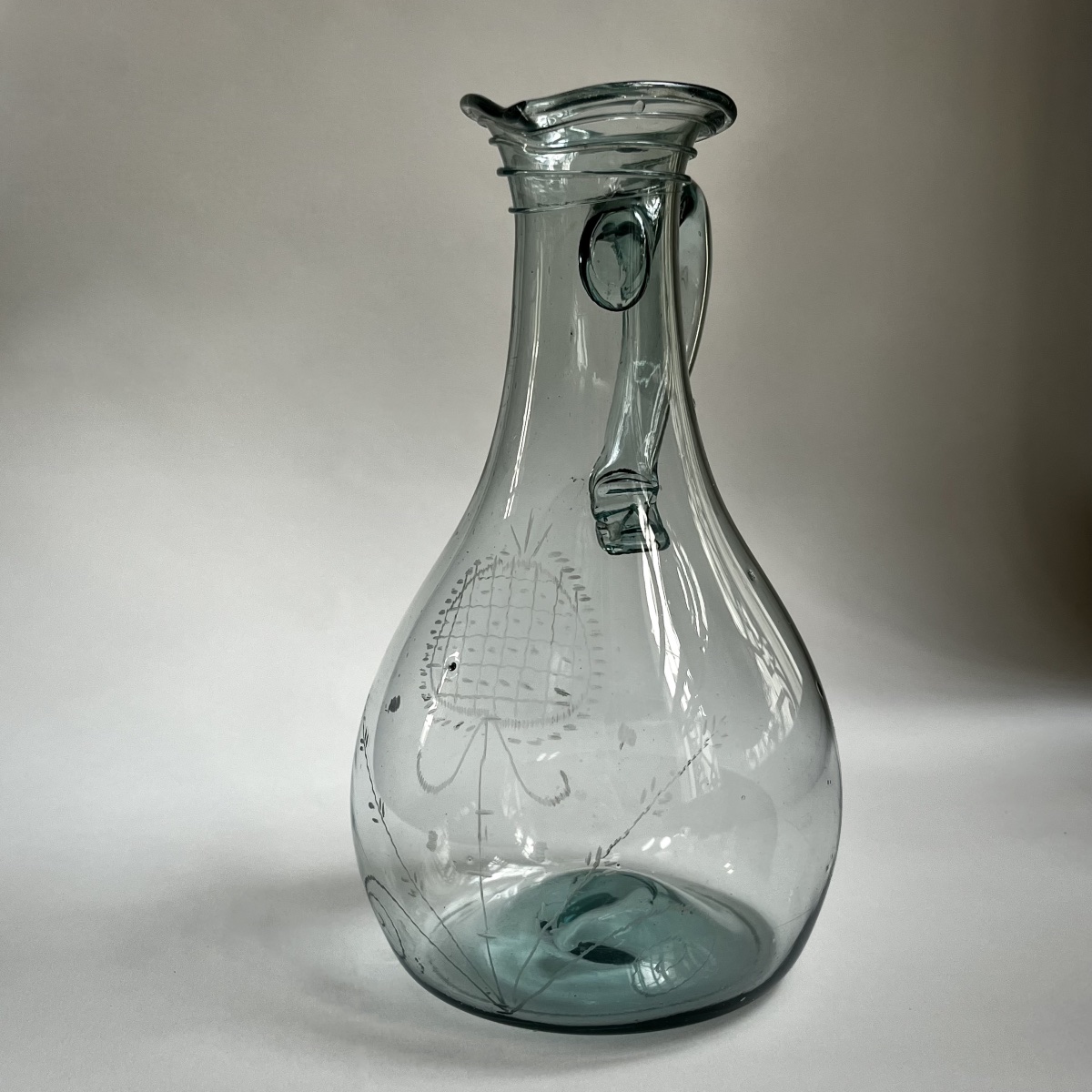 Glass Fern-shaped Pitcher With Engraved Decoration And A Fluted Neck, Late 18th Century, 18th-century Folk Art-photo-4