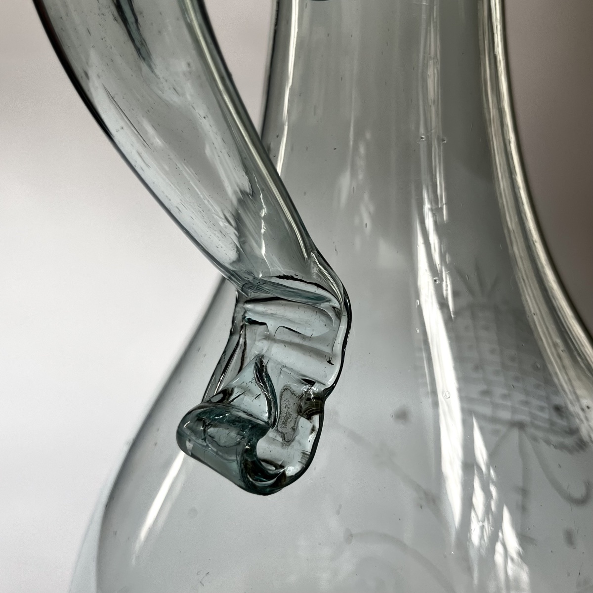 Glass Fern-shaped Pitcher With Engraved Decoration And A Fluted Neck, Late 18th Century, 18th-century Folk Art-photo-7