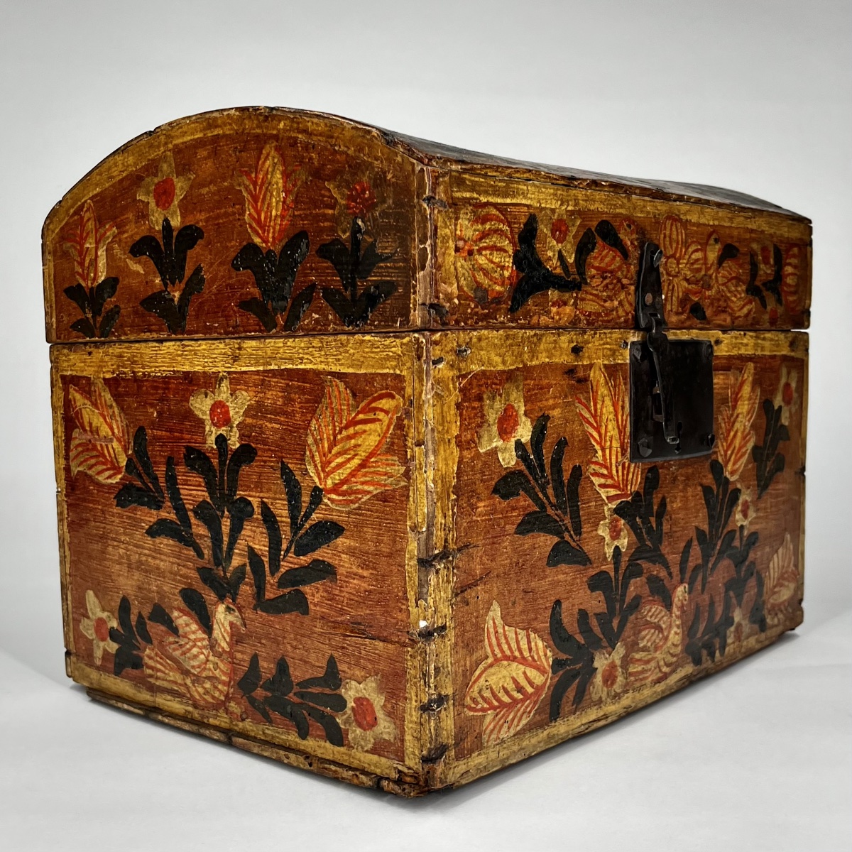 Ochre-colored Painted Wooden Normandy Wedding Chest  - 19th-century Folk Art Painted Trunk-photo-3