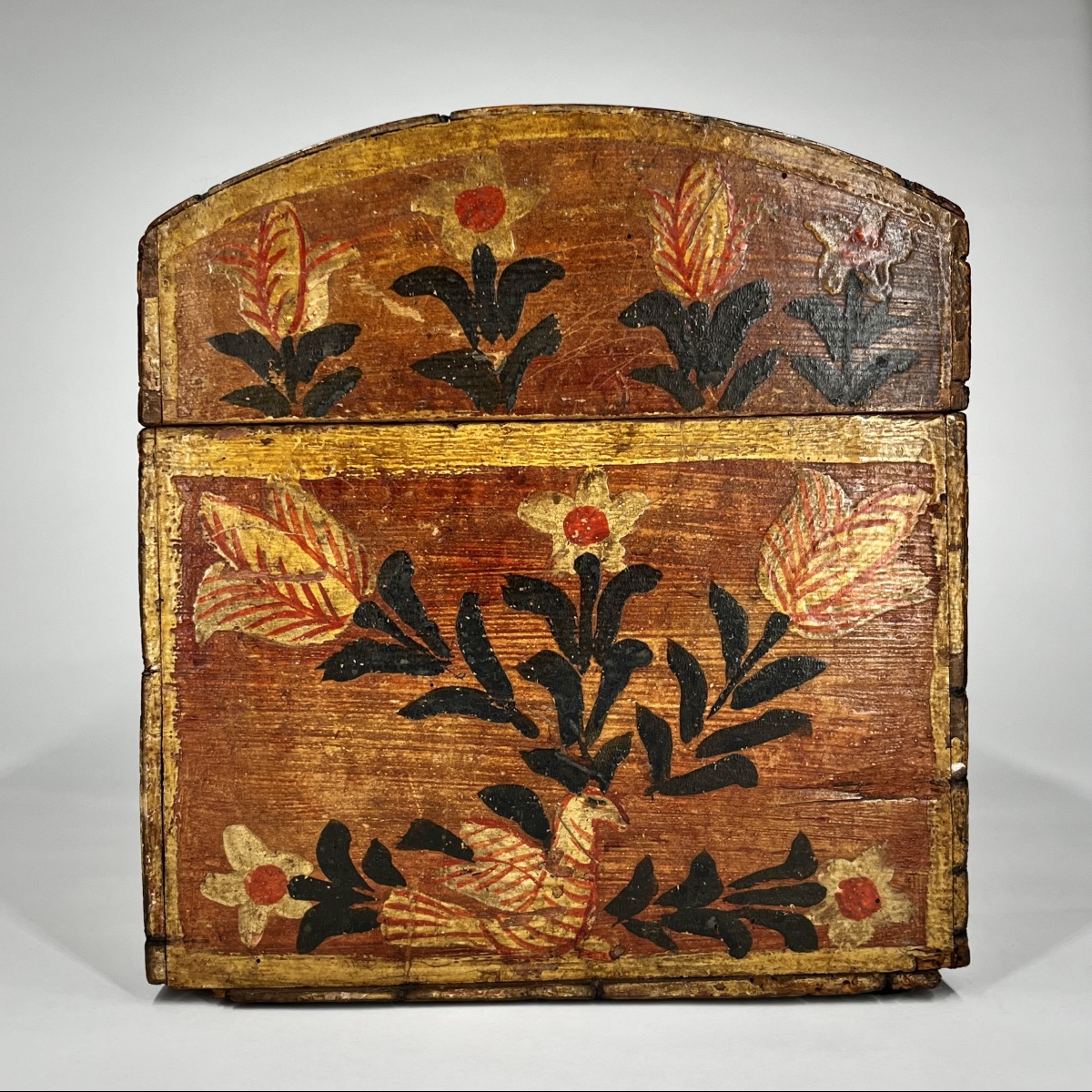 Ochre-colored Painted Wooden Normandy Wedding Chest  - 19th-century Folk Art Painted Trunk-photo-4