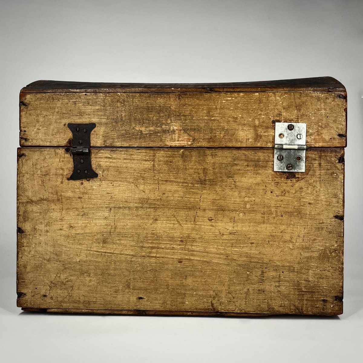 Ochre-colored Painted Wooden Normandy Wedding Chest  - 19th-century Folk Art Painted Trunk-photo-1