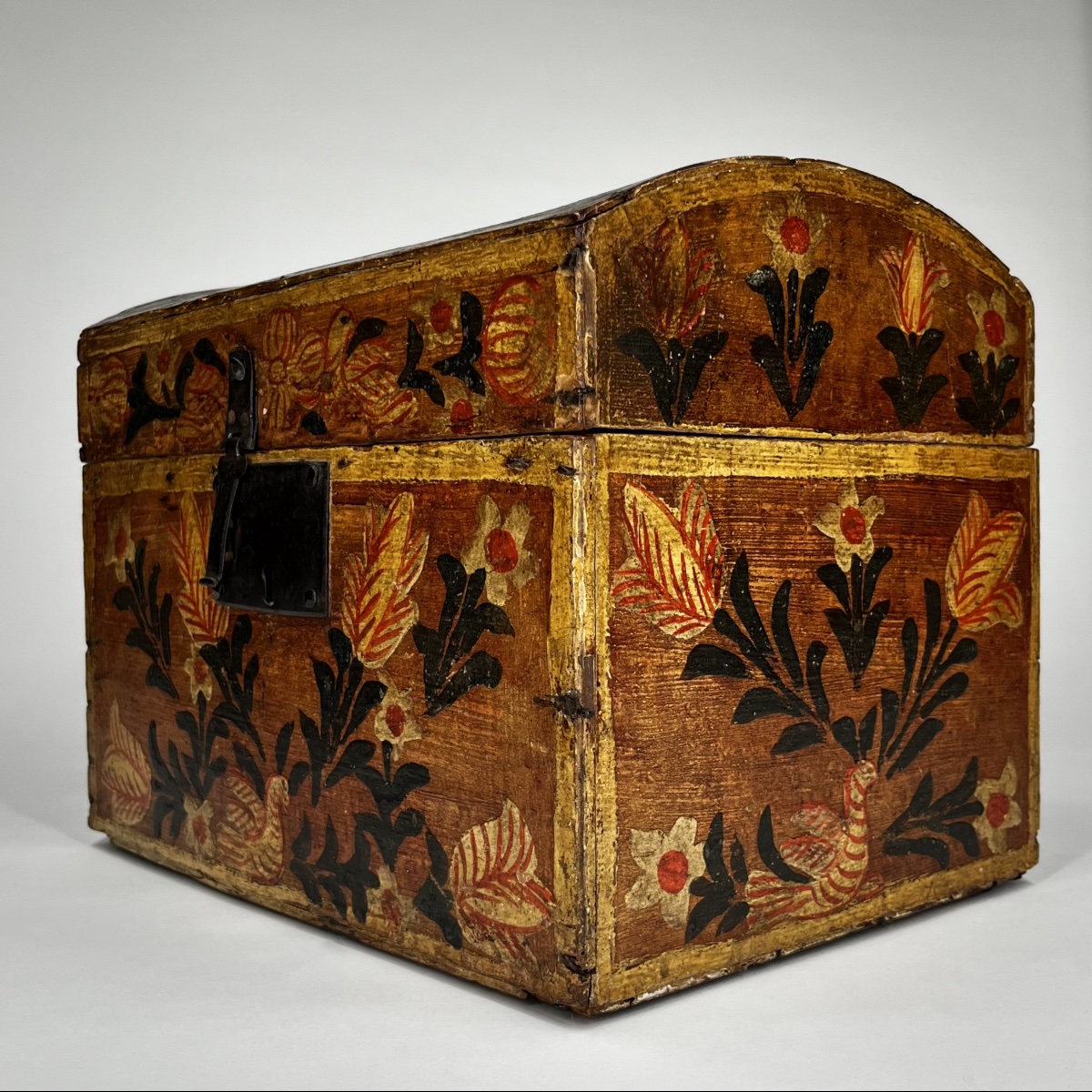 Ochre-colored Painted Wooden Normandy Wedding Chest  - 19th-century Folk Art Painted Trunk-photo-3