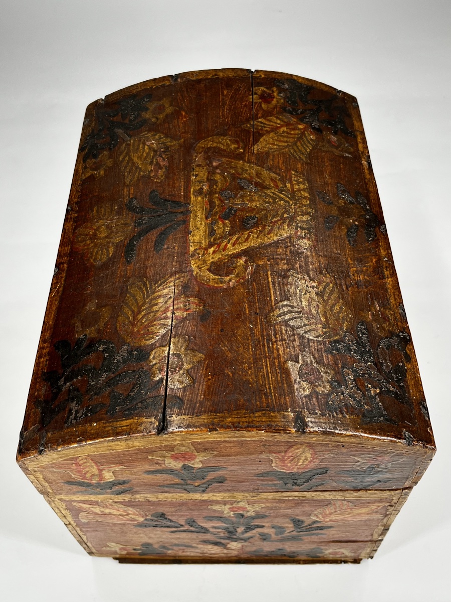 Ochre-colored Painted Wooden Normandy Wedding Chest  - 19th-century Folk Art Painted Trunk-photo-6
