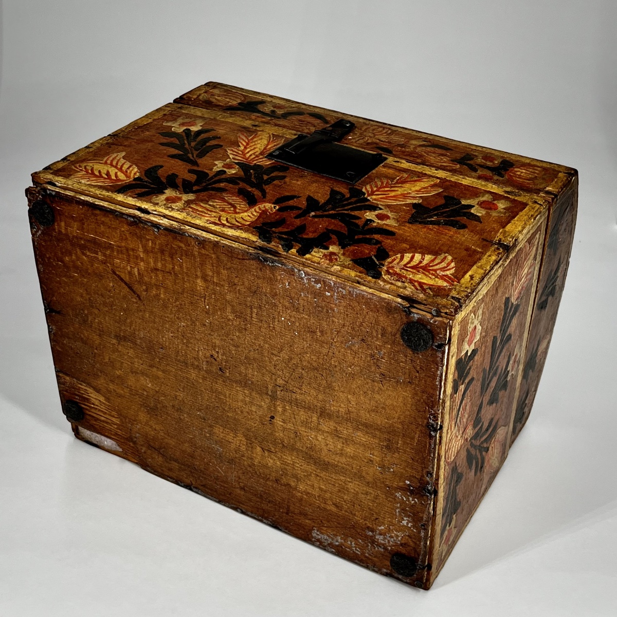 Ochre-colored Painted Wooden Normandy Wedding Chest  - 19th-century Folk Art Painted Trunk-photo-7