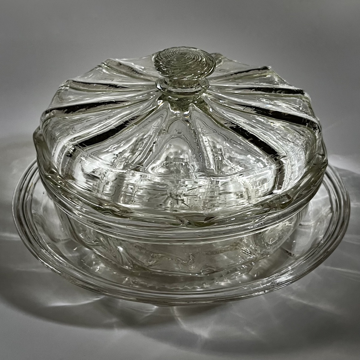 18th-century Blown-glass Candy Dish Or Bonbonniere With Fluted Decoration; 18th-century Candy Jar-photo-2