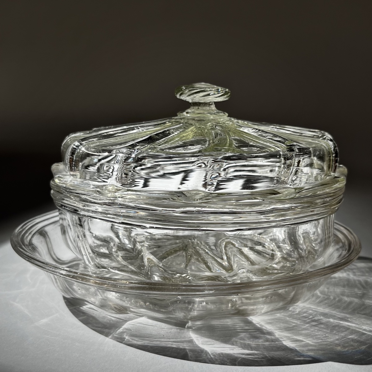 18th-century Blown-glass Candy Dish Or Bonbonniere With Fluted Decoration; 18th-century Candy Jar-photo-4