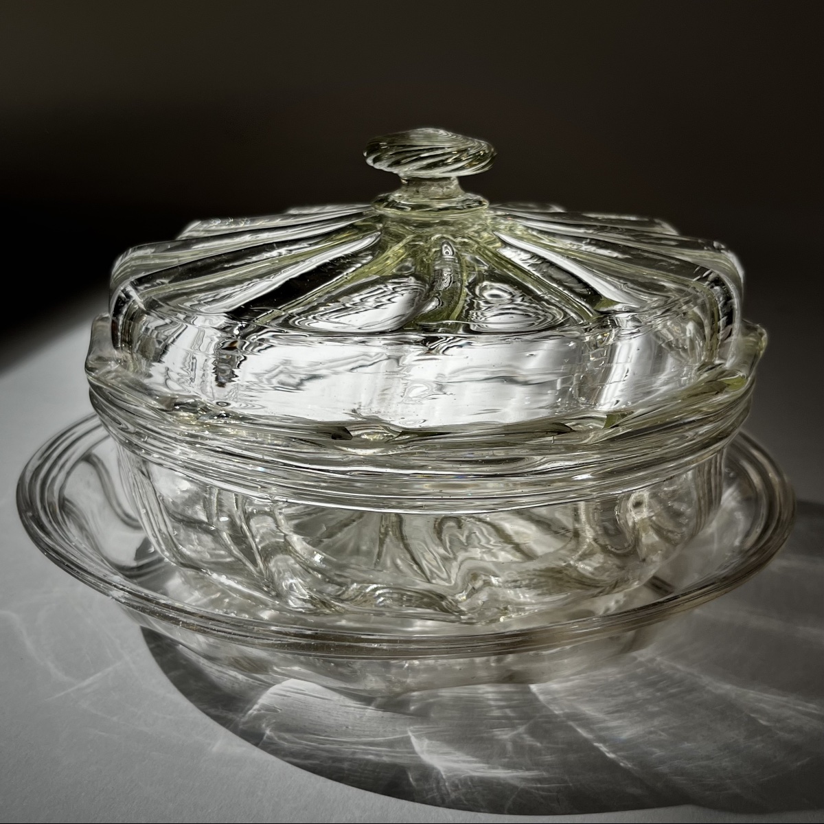 18th-century Blown-glass Candy Dish Or Bonbonniere With Fluted Decoration; 18th-century Candy Jar-photo-3