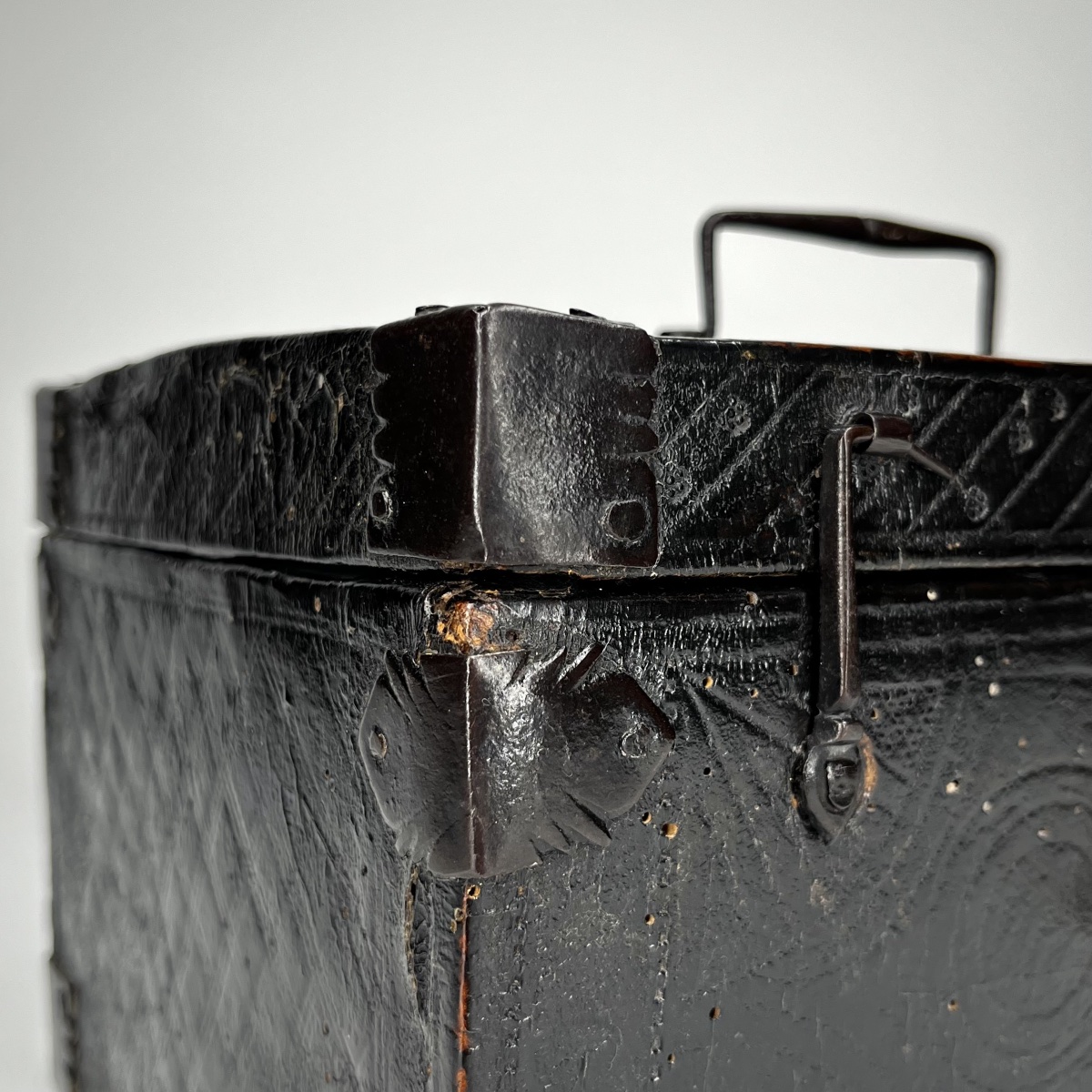 Embossed Leather And Wrought-iron Messenger's Case - 17th Century, Haute époque 17e-photo-1