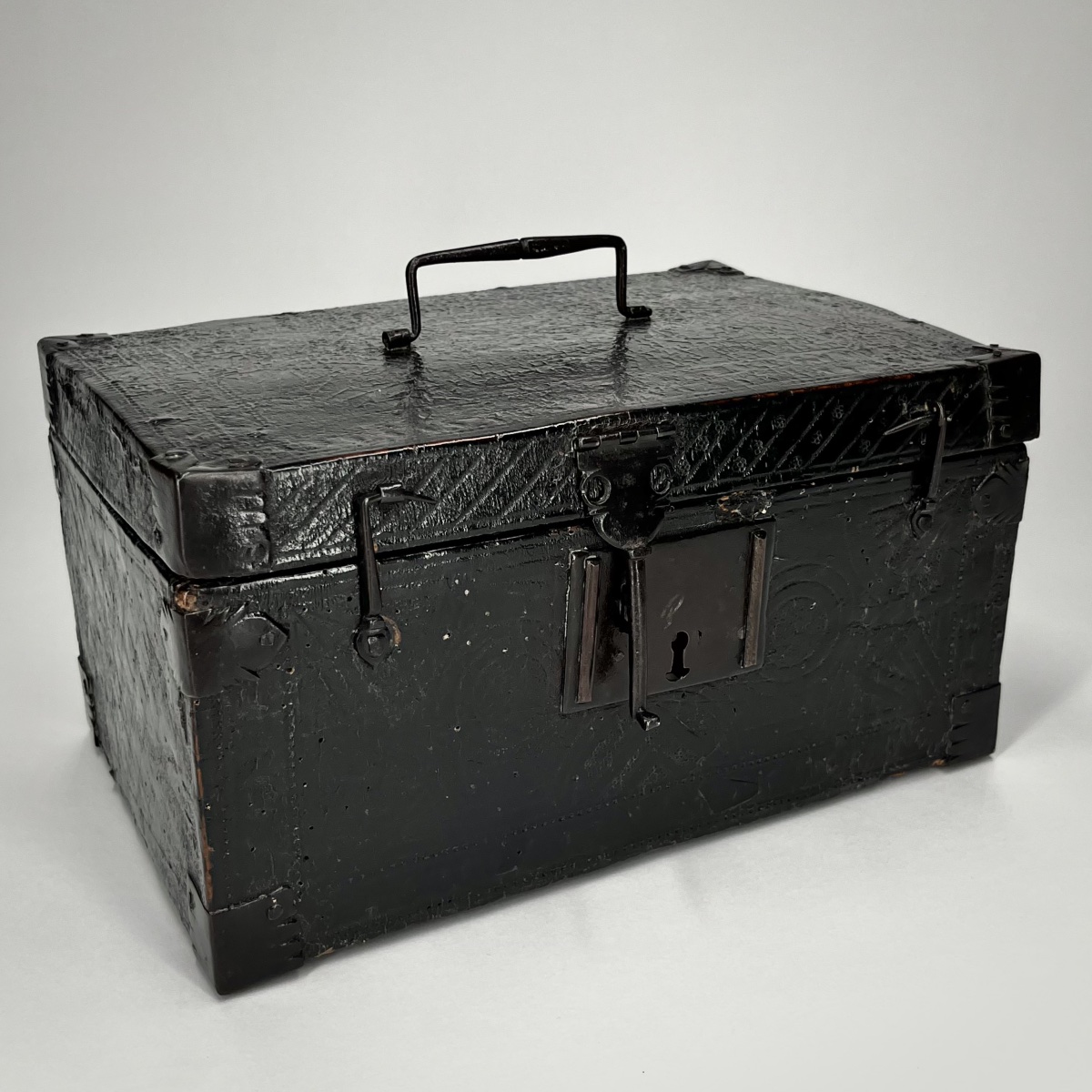 Embossed Leather And Wrought-iron Messenger's Case - 17th Century, Haute époque 17e
