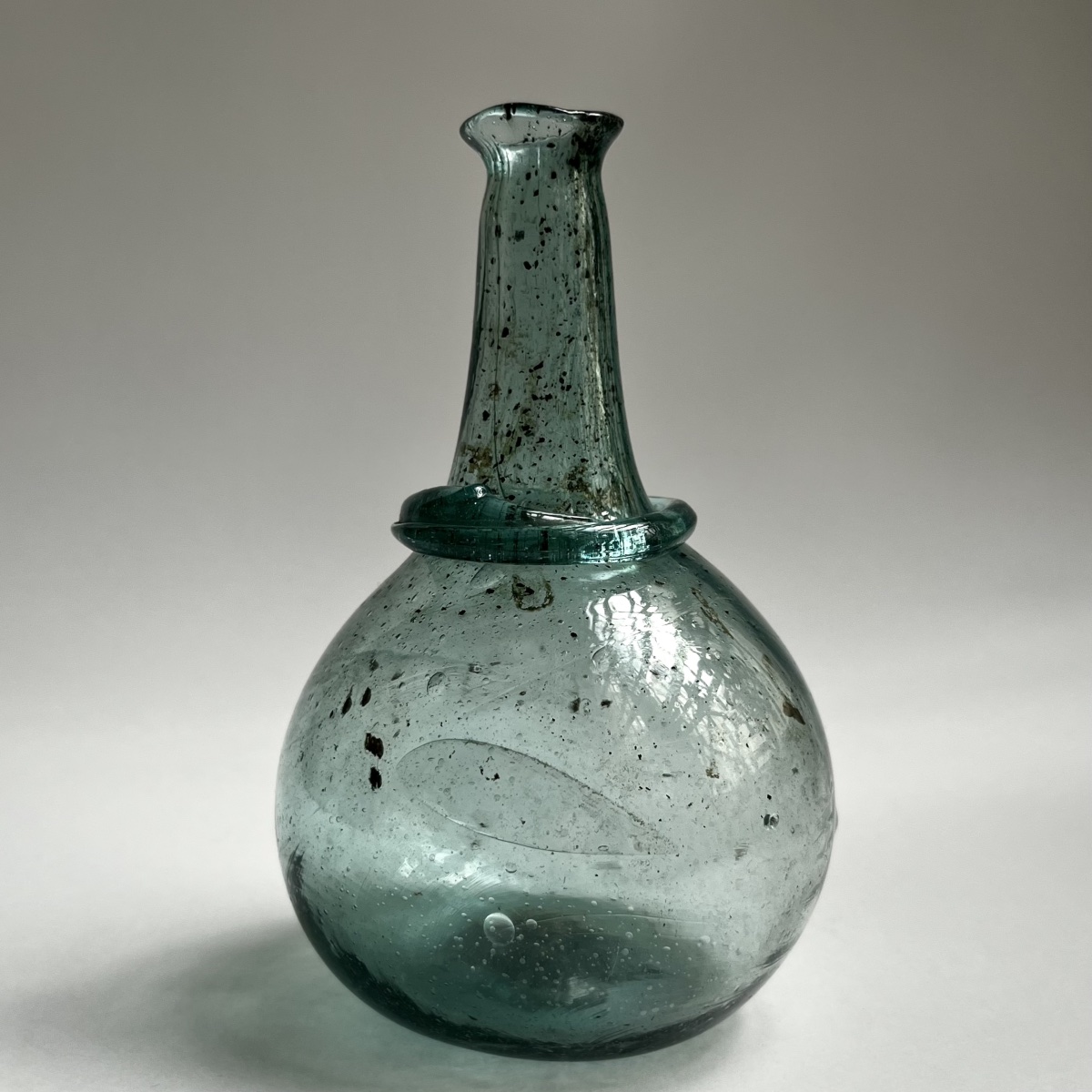 18th-century Blown-glass Apothecary Bottle - 18th-century Pharmacy Bottle -photo-7