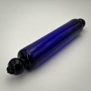 Rouleau &agrave; p&acirc;tisserie en verre souffl&eacute; bleu fin XVIIIe -  d&eacute;but XIXe Normandie ou Boyer Bordeaux
