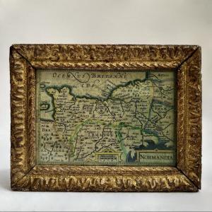 Carte de la Normandie dans un cadre en bois sculpté et doré XVIIIe siècle 18e