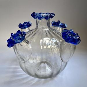 Bouquetière en verre soufflé teinté bleu XVIIIe siècle pique-fleurs vase 18e 