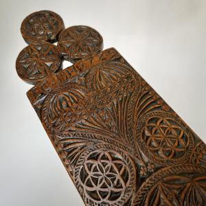 Monoxyl Calendering Board Dated 1725 With Carved Rosette Decoration, 18th-18th Century Folk Art
