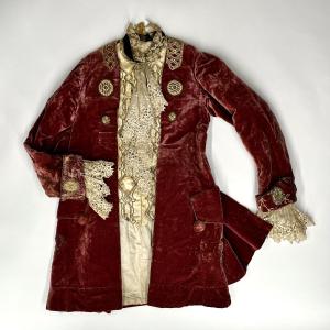 Veste de costume d'enfant XVIIIe réalisée à partir de tissu ancien pour théâtre déguisement 18e