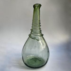 Bouteille d'apothicaire en verre soufflé teinté vert XVIIIe siècle flacon à pharmacie 18e